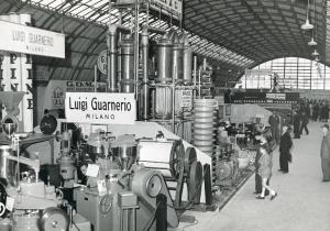 Fiera di Milano - Campionaria 1950 - Padiglione di macchine e apparecchi per l'industria chimica - Interno