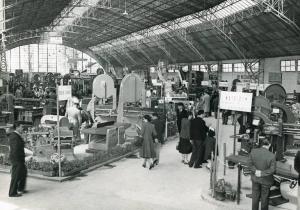Fiera di Milano - Campionaria 1950 - Padiglione della meccanica "B" (macchine per il legno, metallurgia e siderurgia, fonderie, ecc.) - Sezione delle macchine per il legno