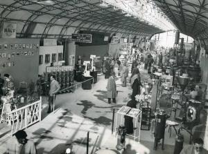 Fiera di Milano - Campionaria 1951 - Padiglione di macchine e apparecchi per l'industria chimica - Interno
