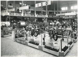 Fiera di Milano - Campionaria 1951 - Salone dell'auto, avio, moto, ciclo e accessori nel palazzo dello sport