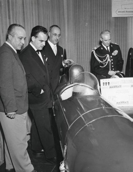 Fiera di Milano - Campionaria 1952 - Visita del principe Ranieri III di Monaco - Stand Maserati