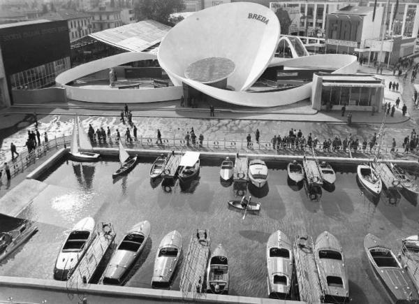 Fiera di Milano - Campionaria 1952 - Darsena per il Salone della nautica nel piazzale Milano e padiglione della Breda