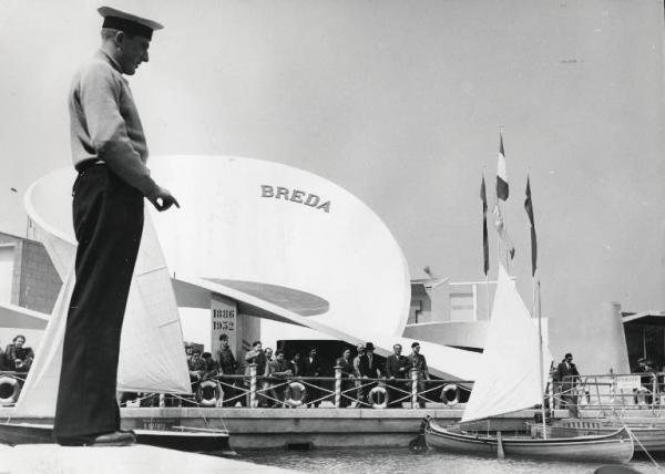 Fiera di Milano - Campionaria 1952 - Darsena per il Salone della nautica nel piazzale Milano e padiglione della Breda