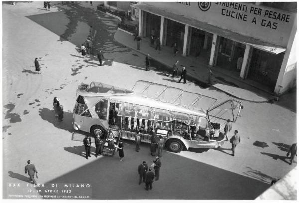 Fiera di Milano - Campionaria 1952 - Veicolo pubblicitario della Liquigas "Carro di fuoco"