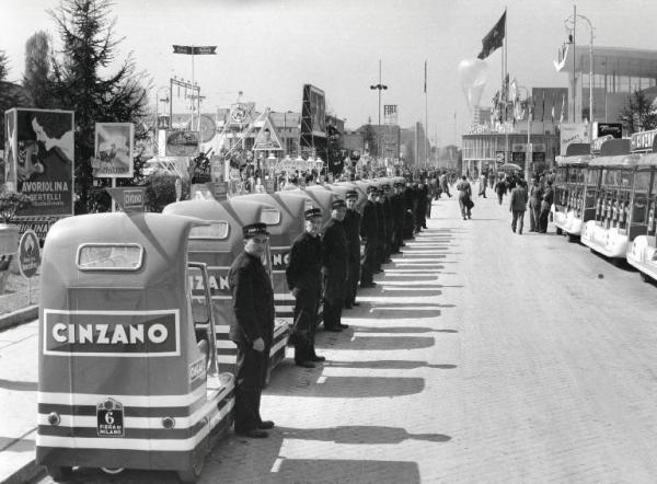 Fiera di Milano - Campionaria 1952 - Autoveicoli Cinzano