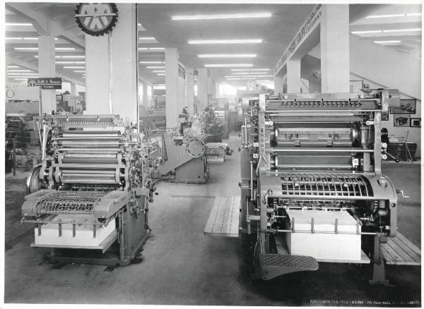 Fiera di Milano - Campionaria 1952 - Padiglione delle macchine per arti grafiche e per la lavorazione del legno - Sala delle macchine per arti grafiche