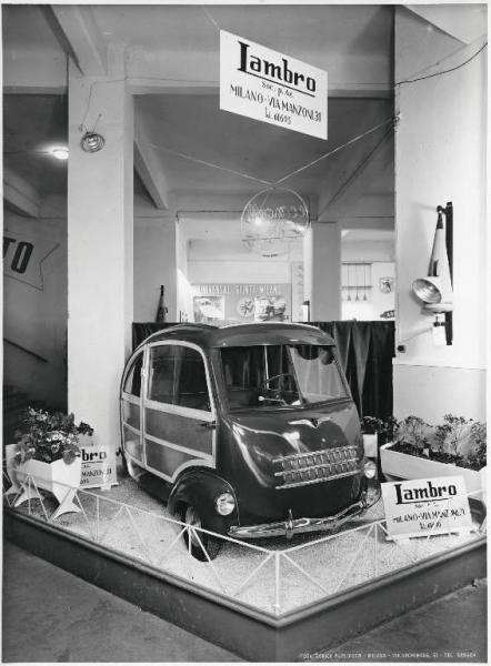 Fiera di Milano - Campionaria 1952 - Salone dell'auto, avio, moto, ciclo e accessori nel palazzo dello sport - Stand della Lambro Spa