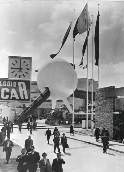 Fiera di Milano - Campionaria 1953 - Padiglione e area espositiva all'aperto della Breda
