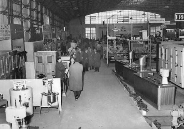Fiera di Milano - Campionaria 1953 - Padiglione dei frigoriferi e delle macchine per l'industria del freddo - Interno