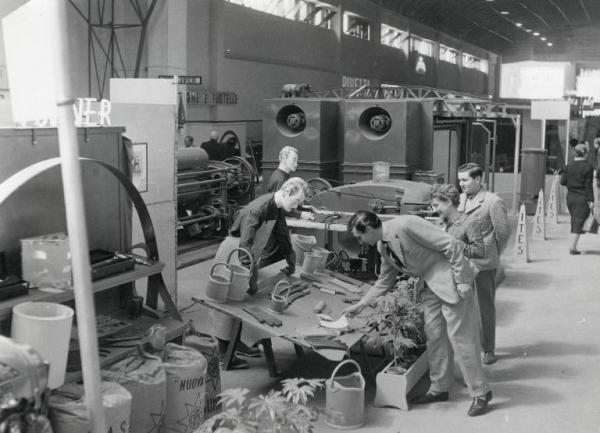 Fiera di Milano - Campionaria 1953 - Padiglione del cuoio e delle macchine per la sua lavorazione - Sala delle macchine