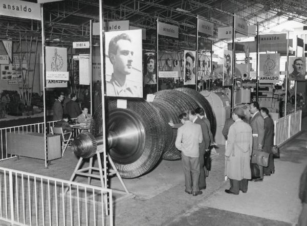 Fiera di Milano - Campionaria 1953 - Padiglione dei motori diesel, motori marini e apparati navali e ausiliari di bordo - Interno