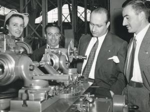 Fiera di Milano - Campionaria 1951 - Visita del pilota automobilistico Juan Manuel Fangio