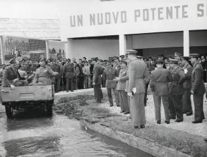 Fiera di Milano - Campionaria 1952 - Visita di un gruppo di ufficiali della Scuola ufficiali di Civitavecchia