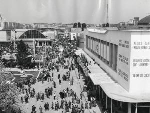 Fiera di Milano - Campionaria 1952 - Viale del commercio