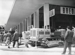 Fiera di Milano - Campionaria 1952 - Tettoia delle macchine agricole - Stand Breda