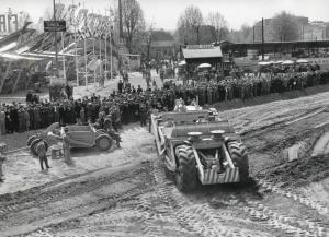 Fiera di Milano - Campionaria 1952 - Settore della meccanica agricola - Presentazione di trattori