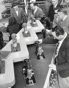 Fiera di Milano - Campionaria 1952 - Padiglione delle macchine da cucire e per maglieria - Stand