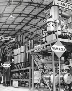 Fiera di Milano - Campionaria 1952 - Padiglione delle macchine olearie - Stand della ditta F.lli Gianazza