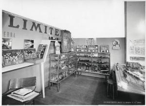 Fiera di Milano - Campionaria 1952 - Padiglione del giocattolo - Stand della Meccano Limited