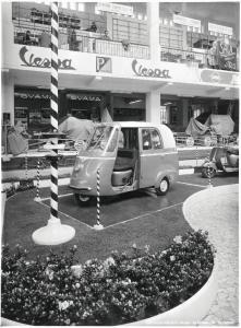 Fiera di Milano - Campionaria 1952 - Salone dell'auto, avio, moto, ciclo e accessori nel palazzo dello sport - Stand della Piaggio