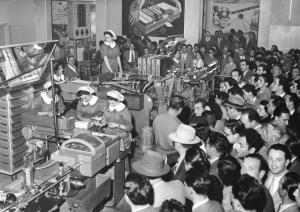Fiera di Milano - Campionaria 1952 - Padiglione dei Monopoli di Stato - Sala interna