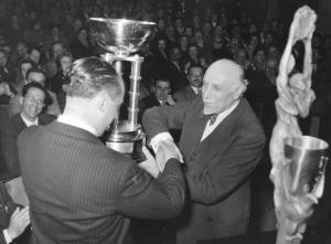 Fiera di Milano - Campionaria 1953 - Premiazione del film pubblicitario nell'ambito della Mostra internazionale della cinematografia al servizio della pubblicità