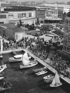 Fiera di Milano - Campionaria 1953 - Darsena per il Salone della nautica nel piazzale Milano e lo slargo adibito alla Mostra orto-floro-arboricola