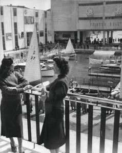 Fiera di Milano - Campionaria 1953 - Darsena per il Salone della nautica nel piazzale Milano