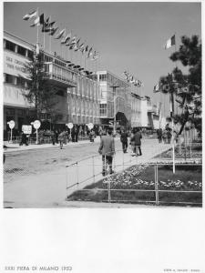 Fiera di Milano - Campionaria 1953 - Viale dell'industria