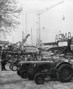 Fiera di Milano - Campionaria 1953 - Zona De Finetti - Settore della meccanica agricola - Stand concessionaria ARMA s.p.a - Trattori Lamborghini