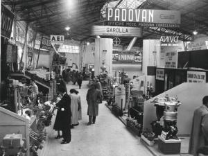 Fiera di Milano - Campionaria 1953 - Padiglione delle macchine per l'industria enologica - Interno