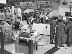 Fiera di Milano - Campionaria 1953 - Padiglione di macchine e apparecchi per l'industria chimica - Interno