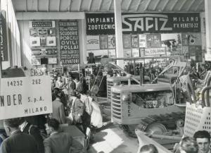 Fiera di Milano - Campionaria 1953 - Tettoia delle macchine agricole