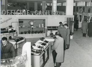 Fiera di Milano - Campionaria 1953 - Padiglione degli apparecchi e materiale odontoiatrico-sanitario - Stand delle Officine Galileo
