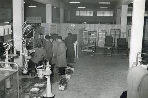 Fiera di Milano - Campionaria 1953 - Padiglione degli apparecchi e materiale odontoiatrico-sanitario - Interno