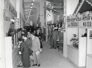 Fiera di Milano - Campionaria 1953 - Padiglione del giocattolo - Interno