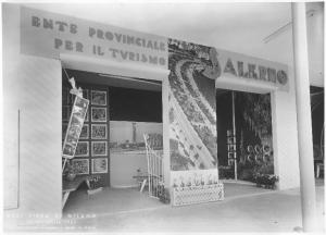 Fiera di Milano - Campionaria 1953 - Padiglione dell'ENIT (Ente nazionale industrie turistiche) - Stand dell'Ente provinciale per il turismo di Salerno