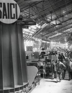 Fiera di Milano - Campionaria 1953 - Galleria delle apparecchiature per estrazione, raffinazione e impiego di oli minerali e gas naturali (largo VIII)