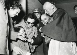 Fiera di Milano - Campionaria 1954 - Visita del cardinale Alfredo Ildefonso Schuster