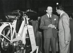 Fiera di Milano - Campionaria 1954 - Visita del ministro inglese del commercio con l'estero Edward Peter Thorneycroft