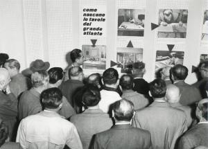 Fiera di Milano - Campionaria 1954 - Visita dei soci del Touring club italiano (TCI)