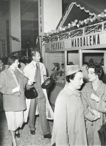 Fiera di Milano - Campionaria 1954 - Visita dell'attrice Ingrid Bergman