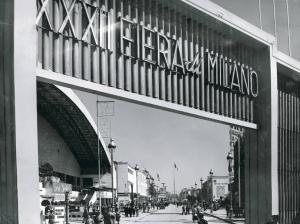 Fiera di Milano - Campionaria 1954 - Entrata di via Spinola (porta della meccanica) e viale dell'industria