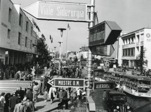 Fiera di Milano - Campionaria 1954 - Viale dell'industria