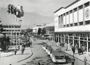 Fiera di Milano - Campionaria 1954 - Viale del commercio