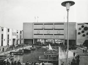 Fiera di Milano - Campionaria 1954 - Darsena per il Salone della nautica nel piazzale Milano ed entrata di piazza Giulio Cesare