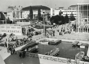 Fiera di Milano - Campionaria 1954 - Darsena per il Salone della nautica nel piazzale Milano e l'area adibita alla Mostra orto-floro-arbicola