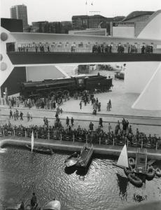 Fiera di Milano - Campionaria 1954 - Darsena per il Salone della nautica nel piazzale Milano e padiglione della Breda