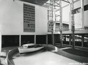 Fiera di Milano - Campionaria 1954 - Area espositiva della Fiat - Bacino delle applicazioni marine di motori