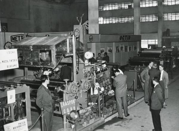 Fiera di Milano - Campionaria 1954 - Padiglione delle macchine per l'industria tessile - Interno
